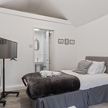 Studio Cottage With Shared Garden - 3Min To Bus Stop Manchester Exterior foto