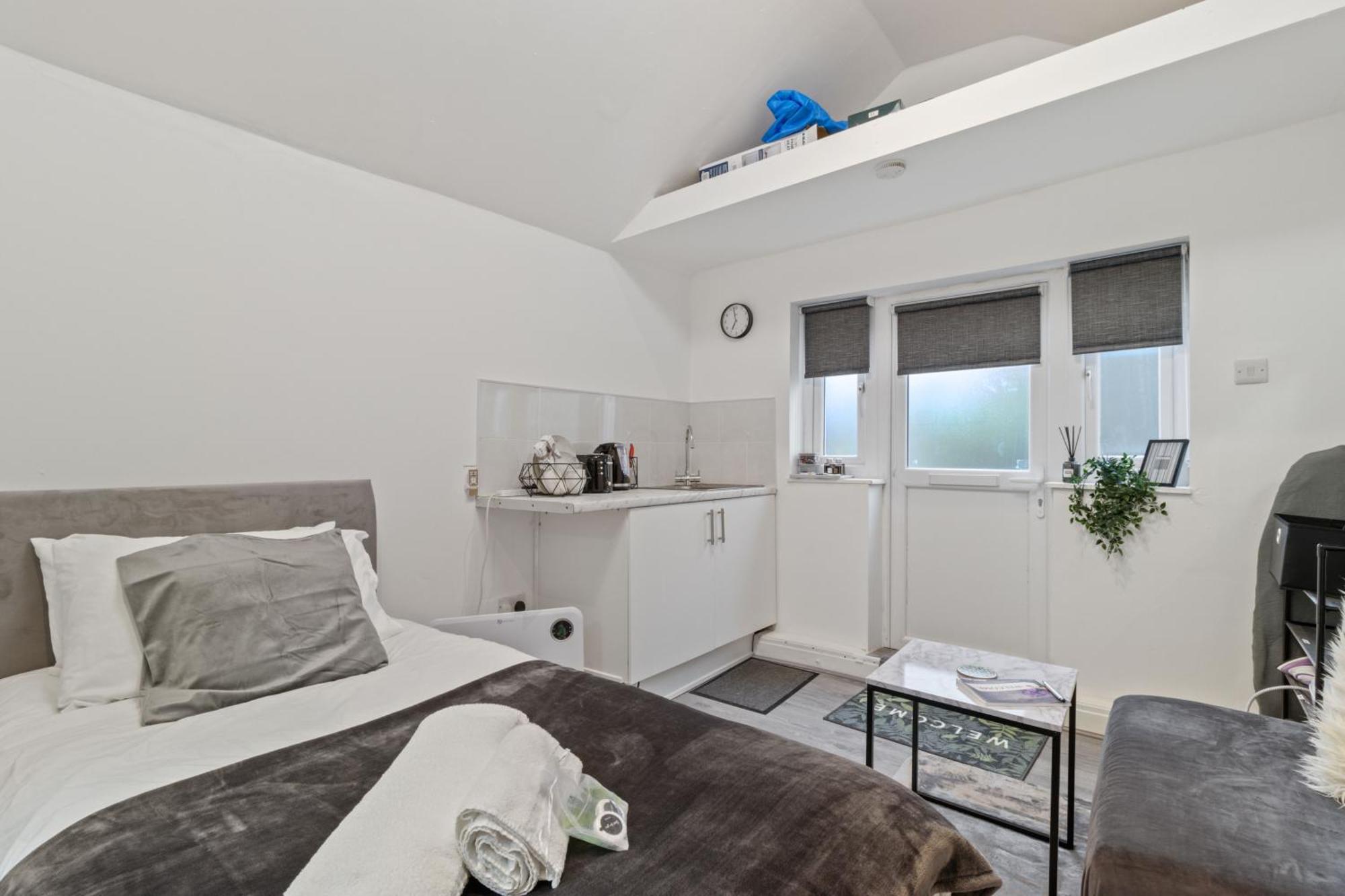 Studio Cottage With Shared Garden - 3Min To Bus Stop Manchester Exterior foto