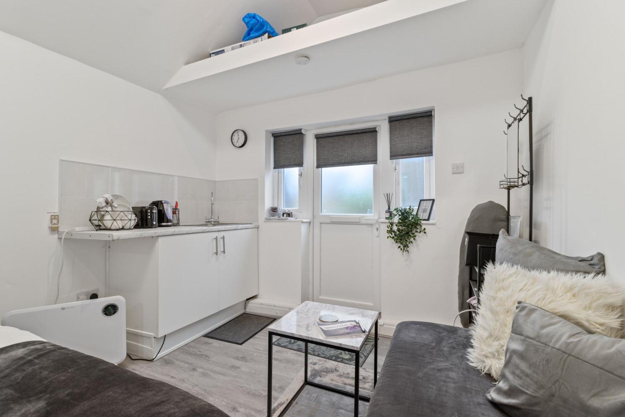 Studio Cottage With Shared Garden - 3Min To Bus Stop Manchester Exterior foto
