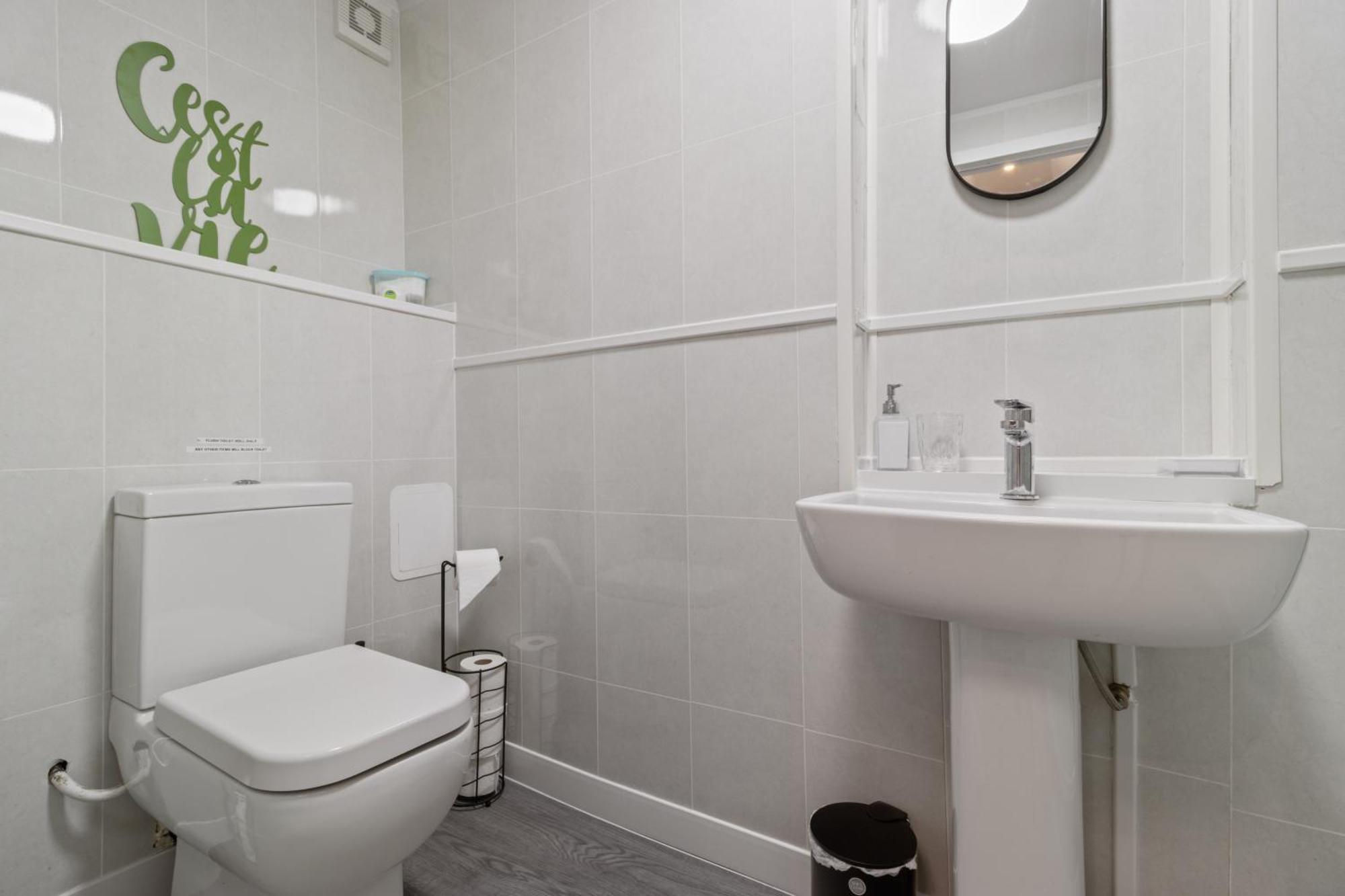 Studio Cottage With Shared Garden - 3Min To Bus Stop Manchester Exterior foto