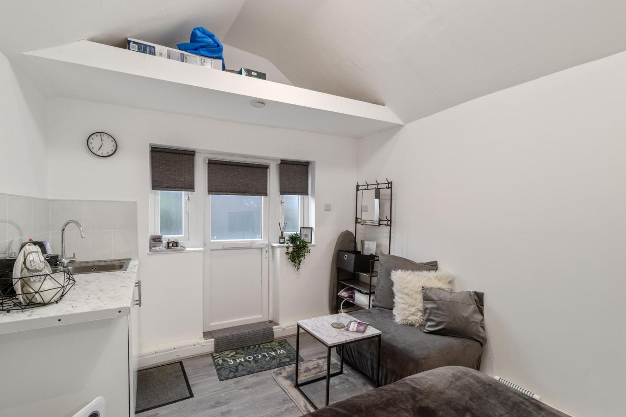 Studio Cottage With Shared Garden - 3Min To Bus Stop Manchester Exterior foto